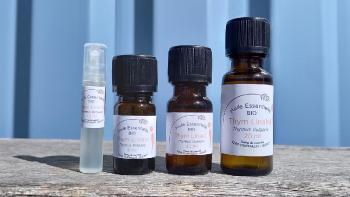 Organic thymus ct linalol essential oil cultivated and distilled on the farm
