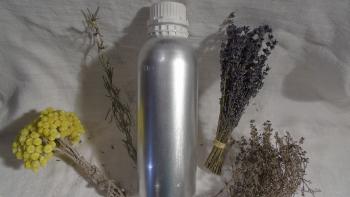 Huile essentielle bio de romarin officinal ct verbénone cultivé et distillé à la ferme